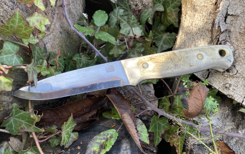 Best Bushcraft Knife: The Great Scandi Grind Controversy