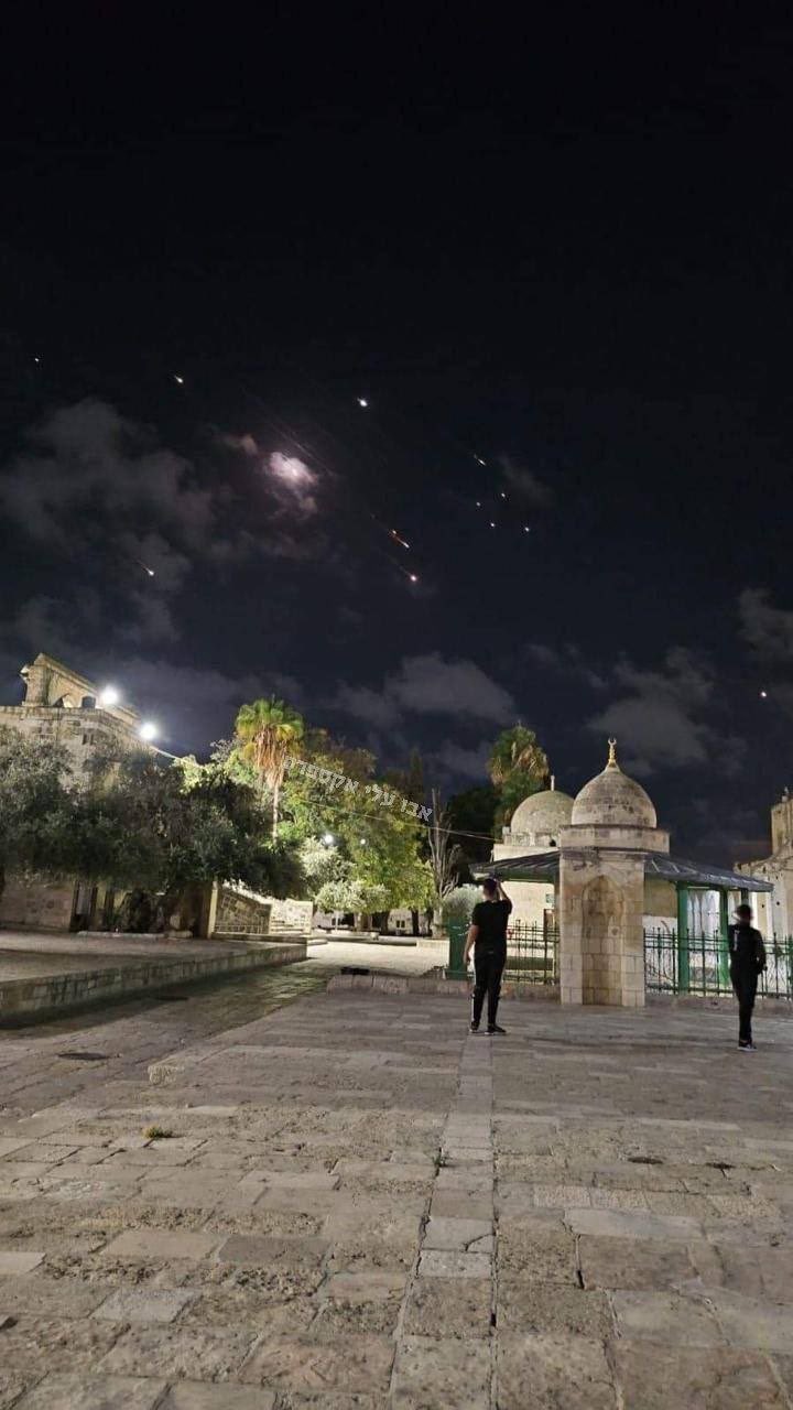 Video: Iranian Missiles Seen Over Western Wall In Jerusalem